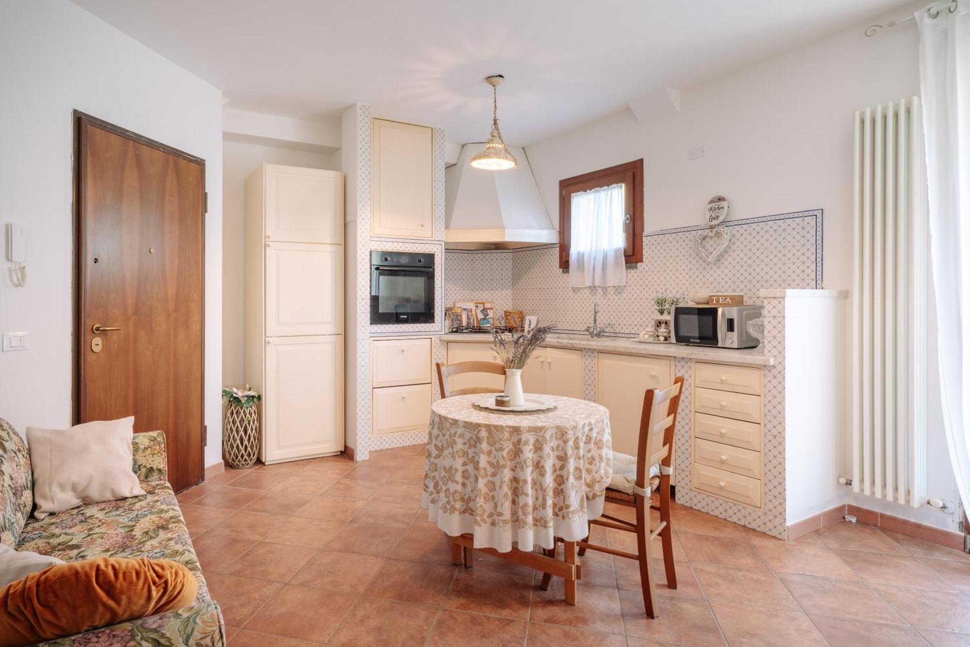 Ema'S Guest House Лукка Экстерьер фото